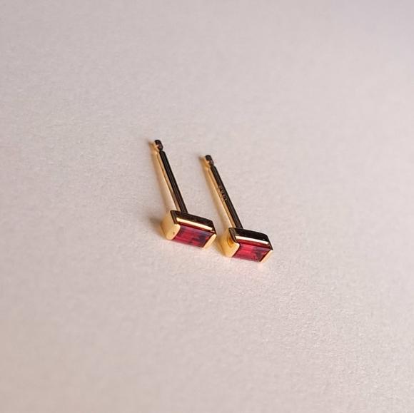 Ruby Baguette Stud Earrings in solid 14k yellow gold, natural gemstone - Picture 1 of 11